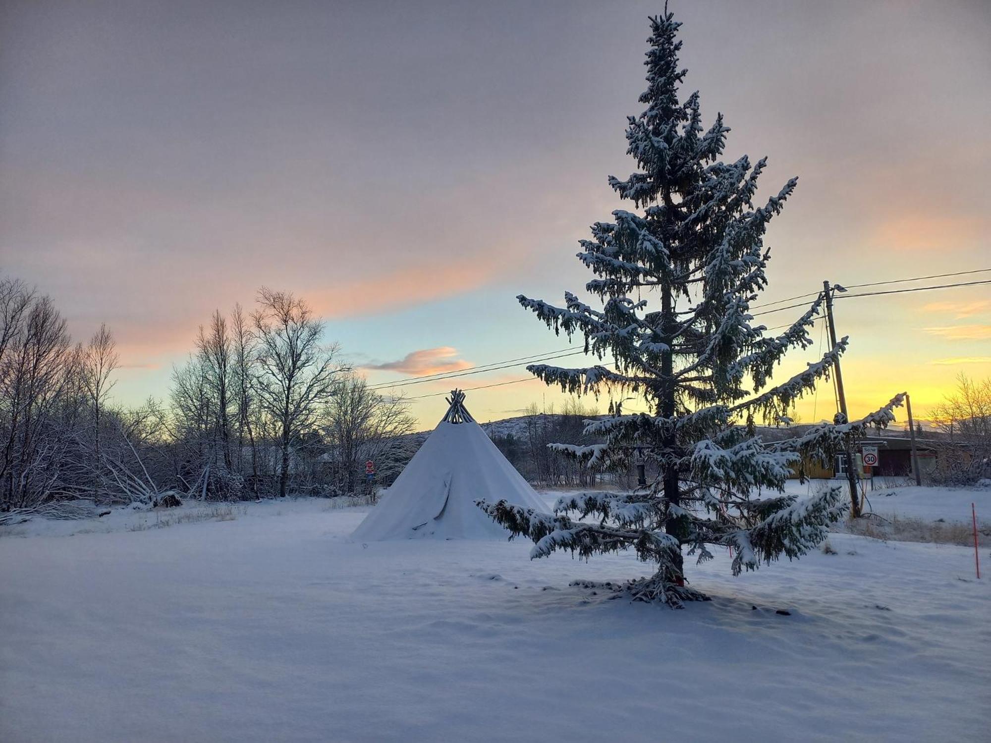 Atte Arstider Lodge Neiden Exteriér fotografie
